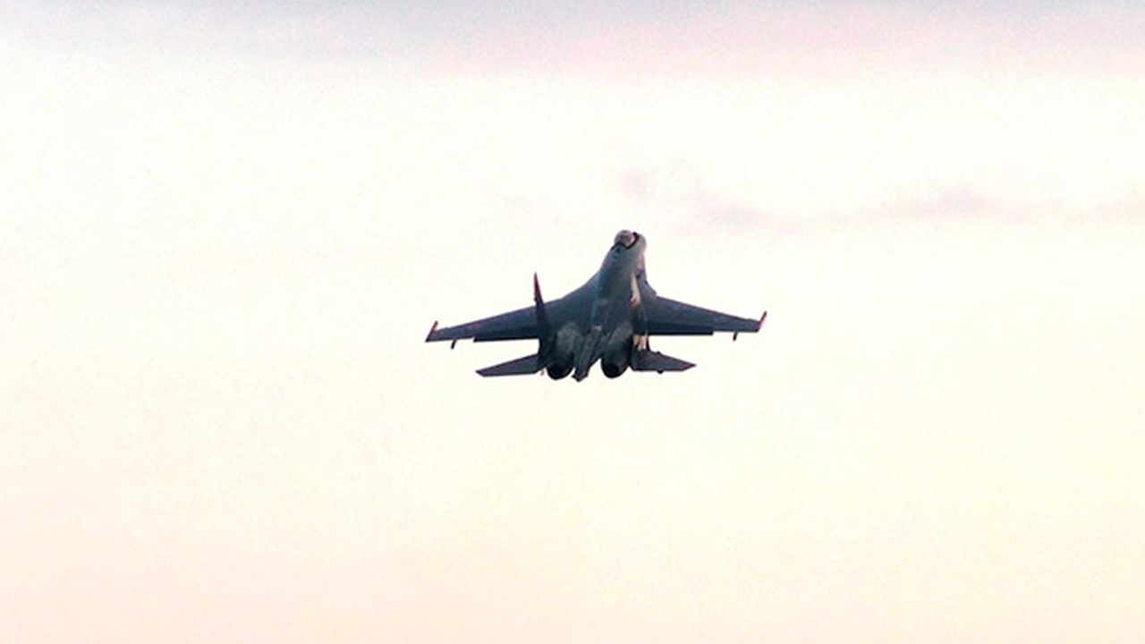 ЦПВС: истребитель F-35 коалиции опасно сблизился с российским Су-35 в Сирии
