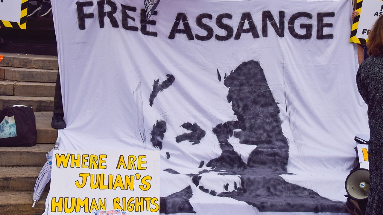 Суд во Франции отклонил запрос о политическом убежище для Ассанжа