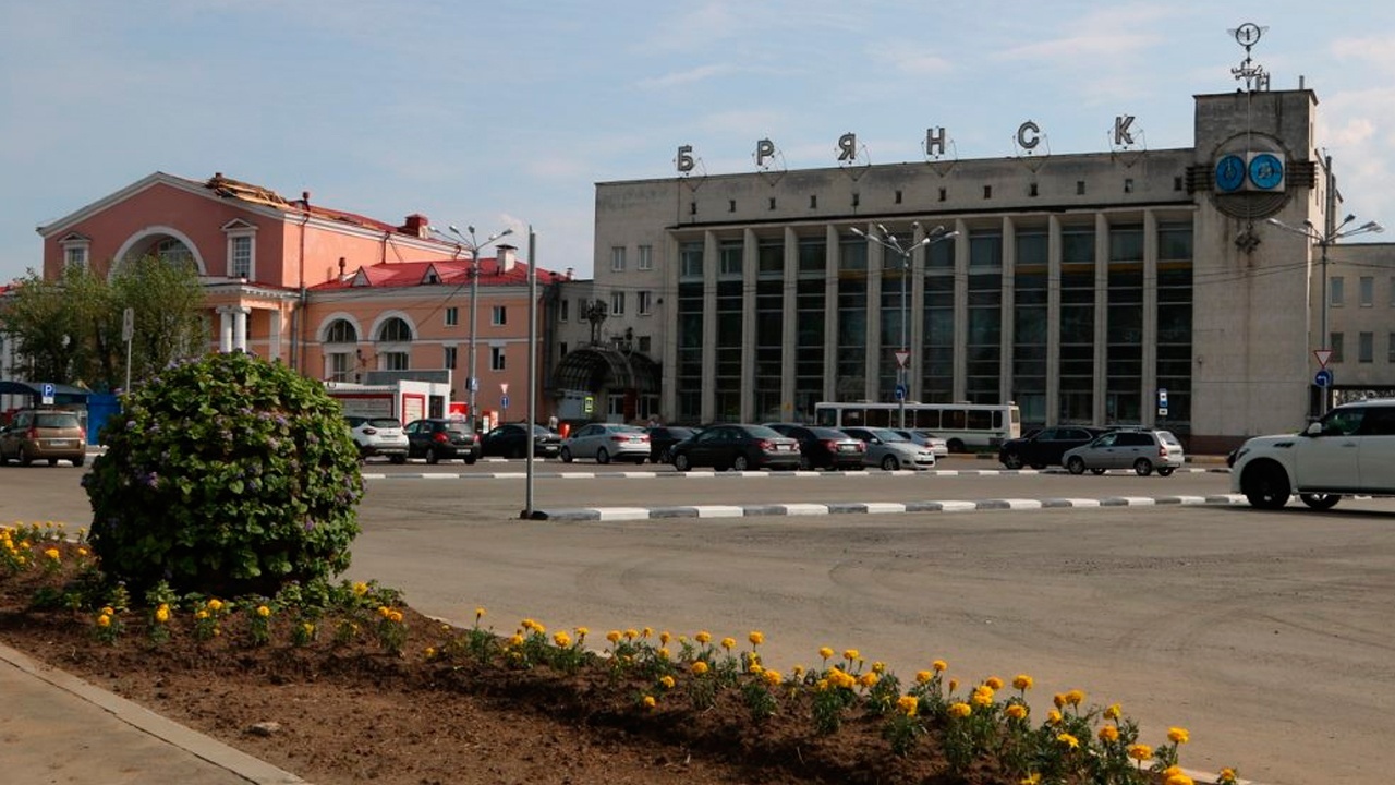 Из-за падения украинского БПЛА эвакуировали пассажиров вокзала «Брянск I» 