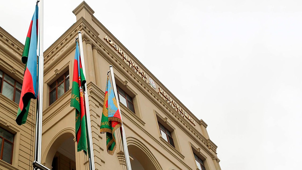 Главы МО Азербайджана и Турции обсудили по телефону ситуацию в Карабахе