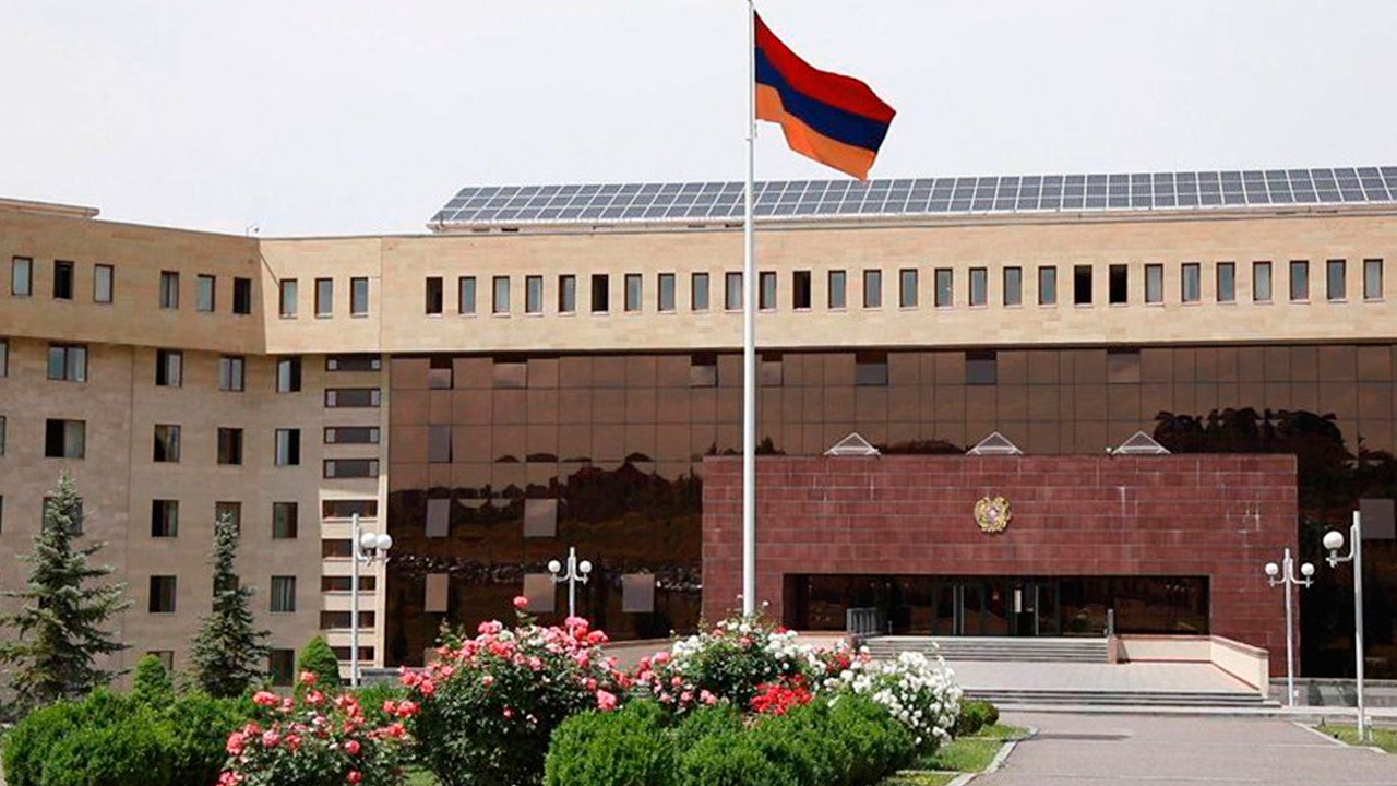 В МО Армении заявили, что ситуация на границах относительно стабильная