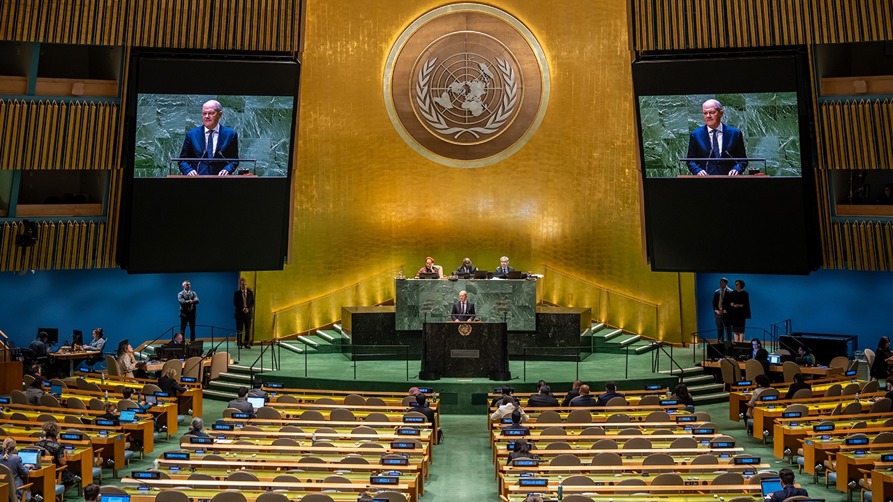Bild: Шольц выступил перед практически пустым залом Генассамблеи ООН