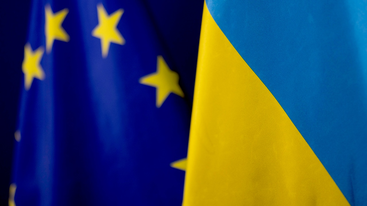 Bloomberg: Еврокомиссия порекомендует начать переговоры о членстве Украины в ЕС