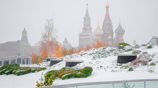 Под пушистым белым одеялом: в Москве выпал первый снег
