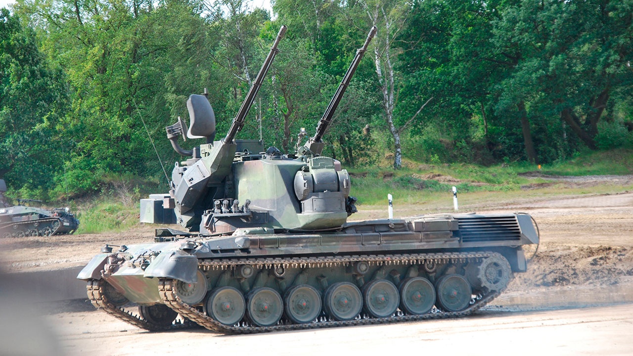 Гепард зсу. ЗСУ Gepard 1a2. ЗСУ гепард Германия. ЗСУ гепард 1а2. Немецкая ЗСУ гепард.