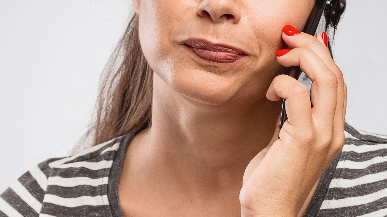 Страшная учительница. Учительница. Мемы учителей по предметам. Учительница и школьники в классе. Почему нельзя говорить учительница.