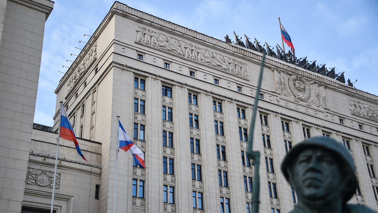 Минобороны РФ сообщило об ударе по системе управления ВСУ и складам боеприпасов