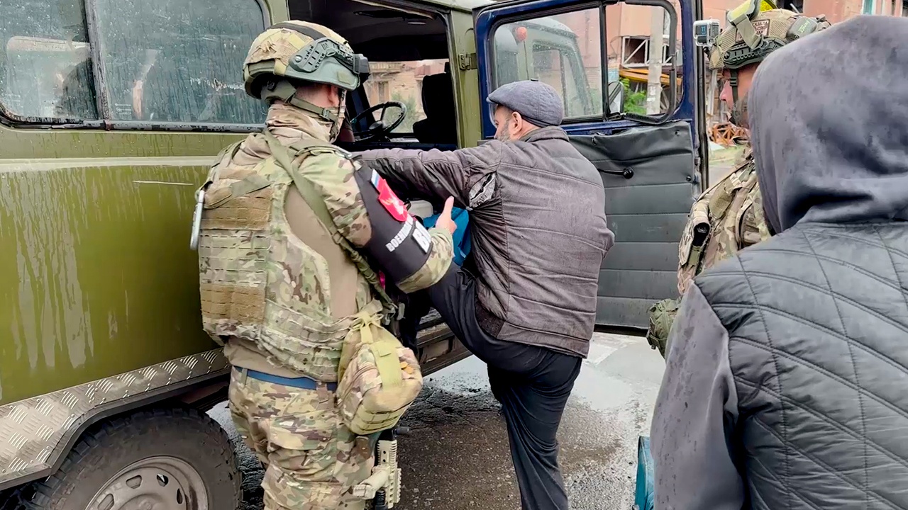 Бойцы группировки "Восток" эвакуировали 13 жителей из донецкого села Богатырь