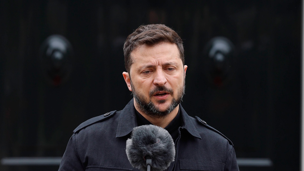 МИД Украины вызвал посла Венгрии из-за образа Зеленского в виде клоуна