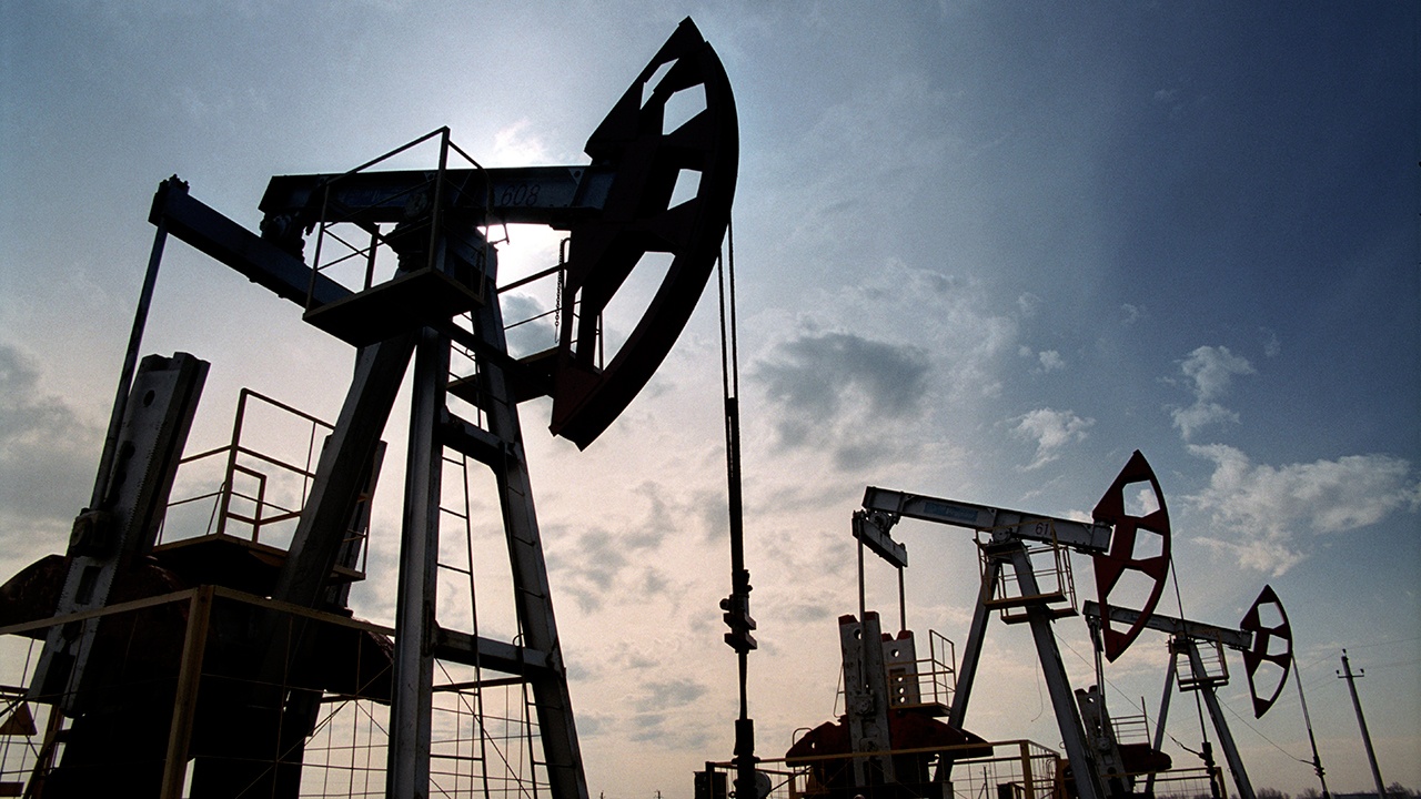 Участники ОПЕК+ договорились увеличить добычу нефти