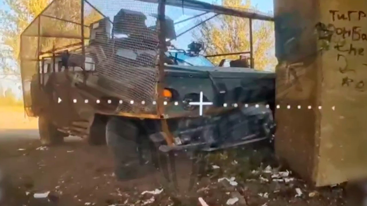 Российские военные уничтожили бронеавтомобиль ВСУ «Новатор» в ДНР