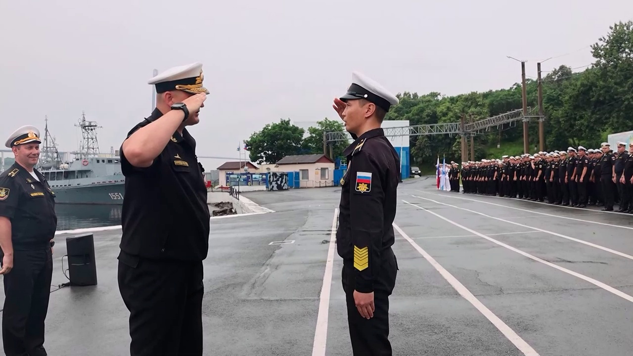 Во Владивосток после долгого похода вернулась ракетно-катерная ударная группа