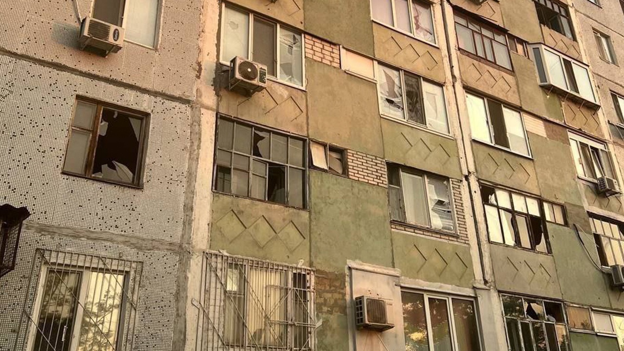 В Энергодаре ВСУ из ствольной артиллерии обстреляли закрытый детский сад и дома