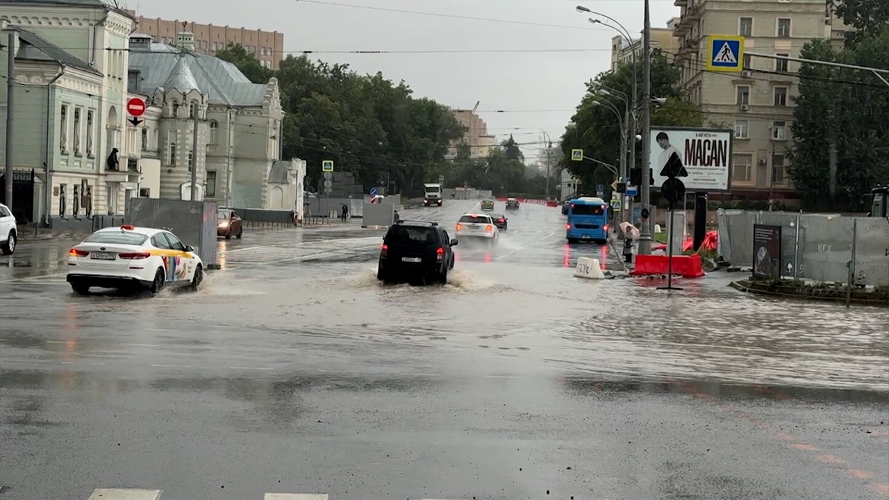 Синоптик Ильин заявил, что ливни в Подмосковье прекратятся к концу недели