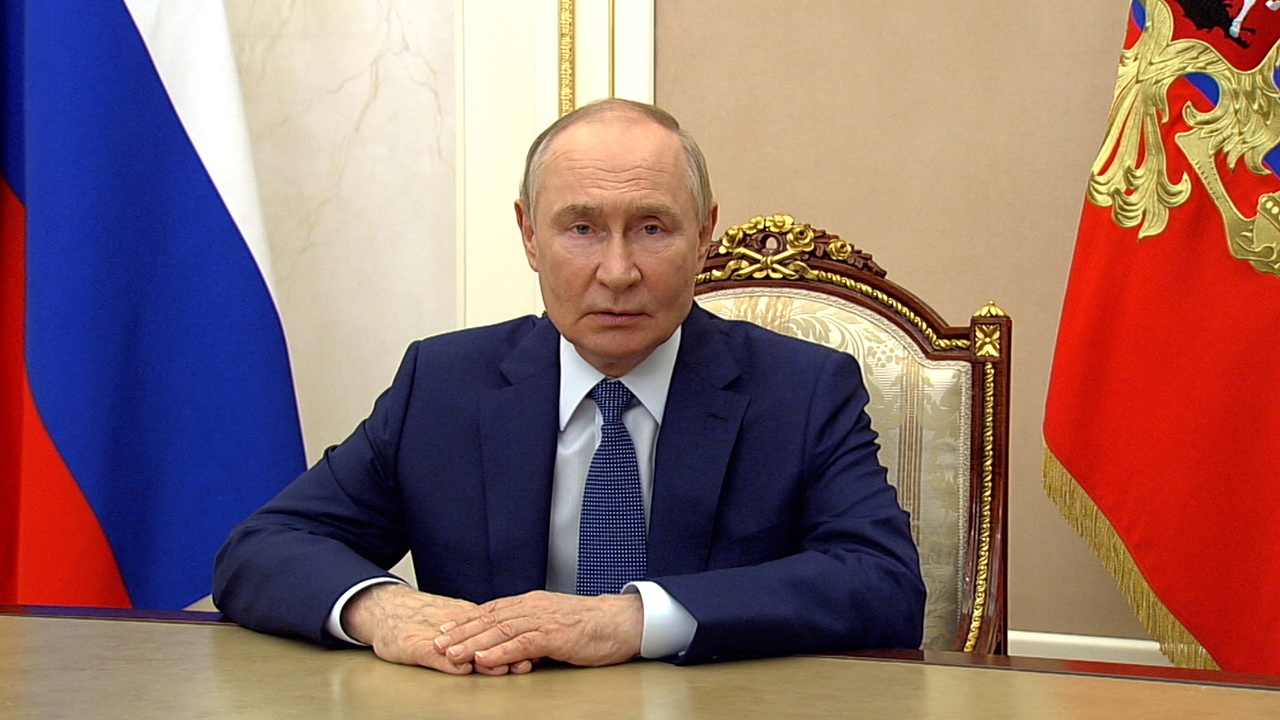 Путин поздравил сотрудников органов следствия РФ с профессиональным праздником