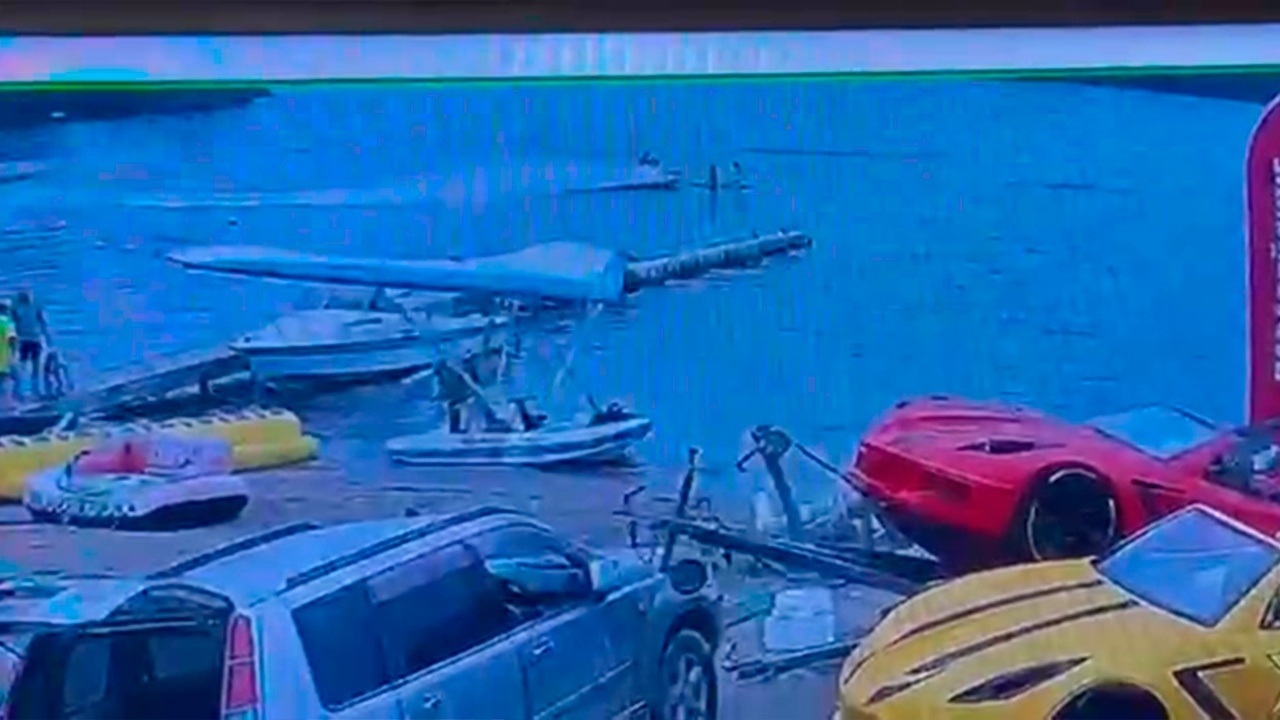 В Приморье гидроцикл на большой скорости сбил девочек на сапборде