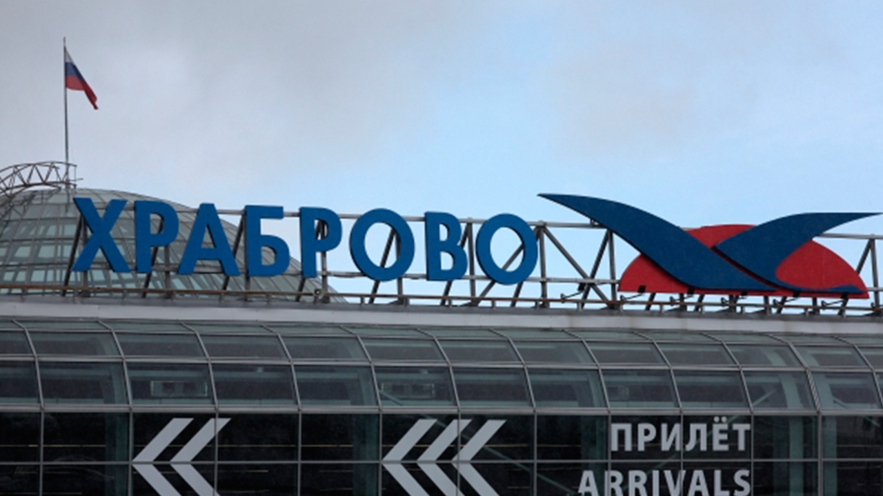 Прокуратура взяла на контроль задержки и отмены рейсов в аэропорту Калининграда