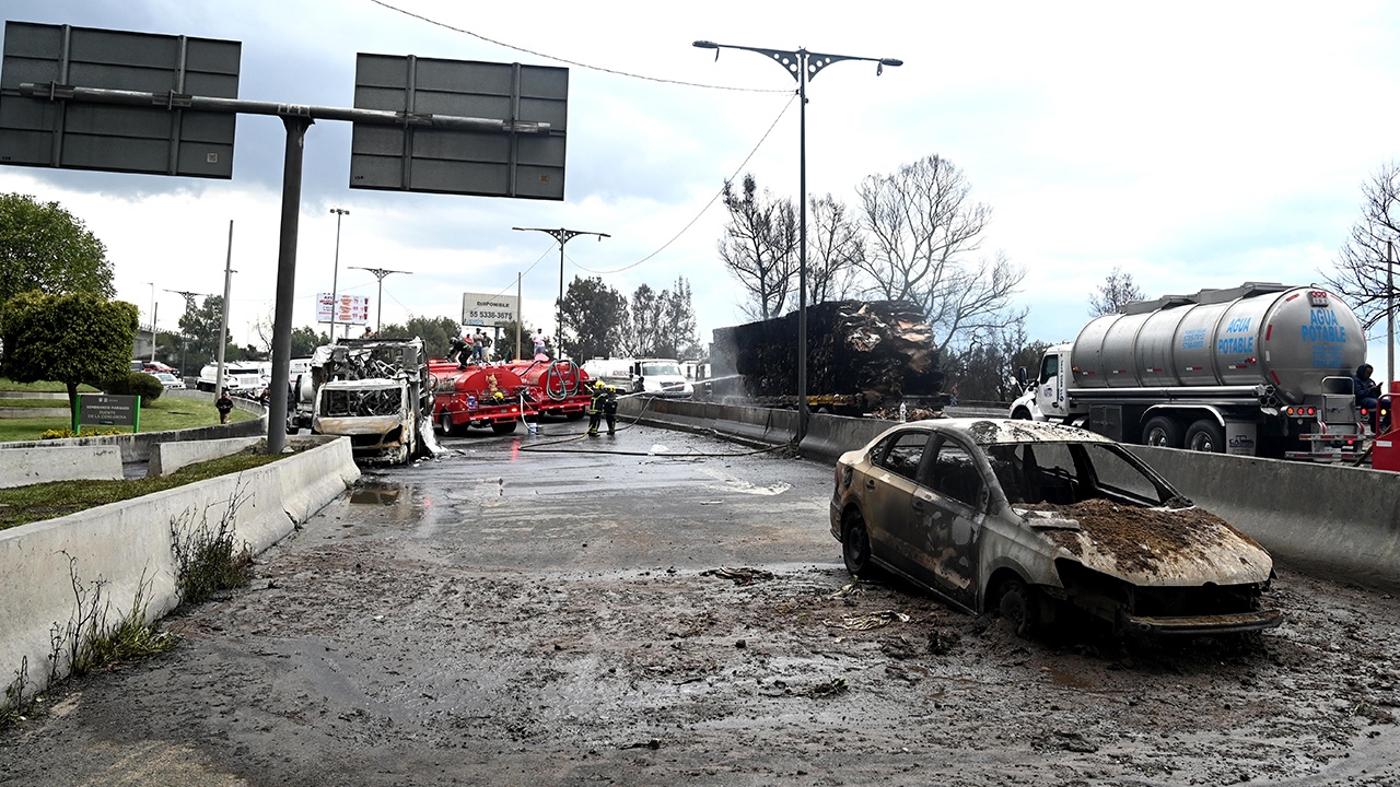Четыре человека погибли, еще 90 пострадали при взрыве автоцистерны в Мехико