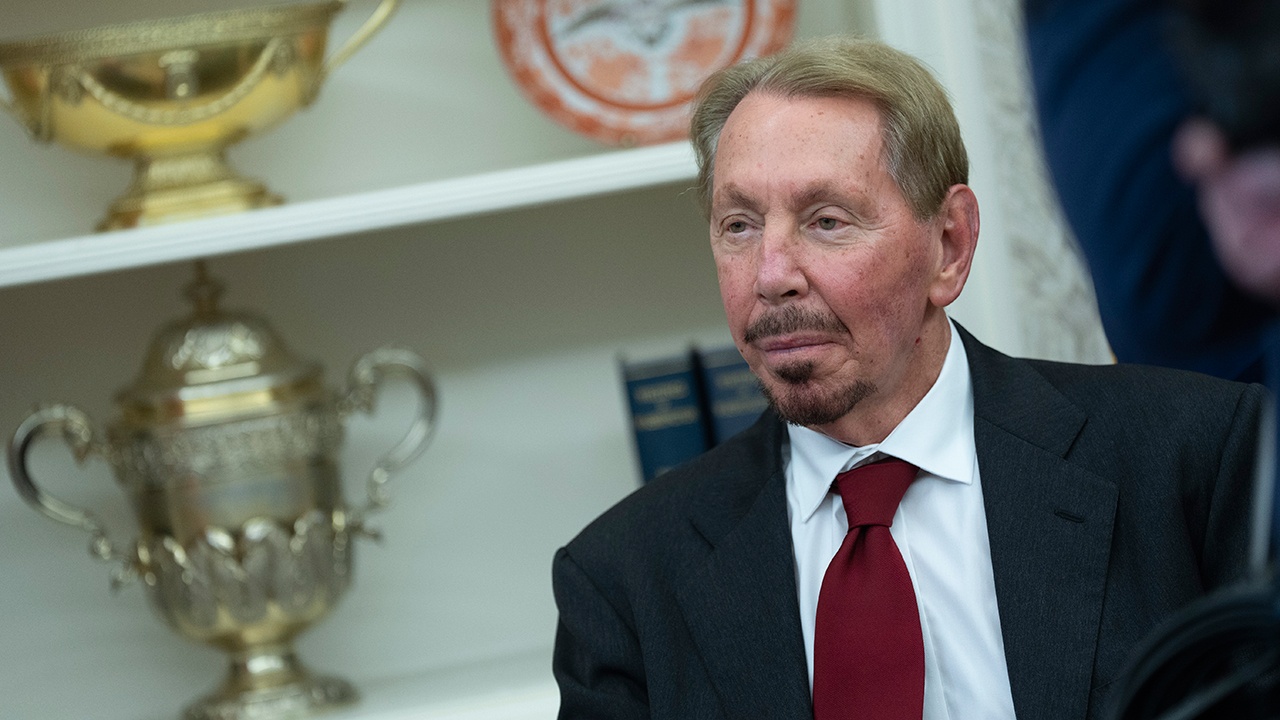 Теперь это самые богатые люди в мире: сооснователь Oracle Ларри Эллисон заработал почти $200 млрд в 2025 году, а Илон Маск потерял почти $50 млрд