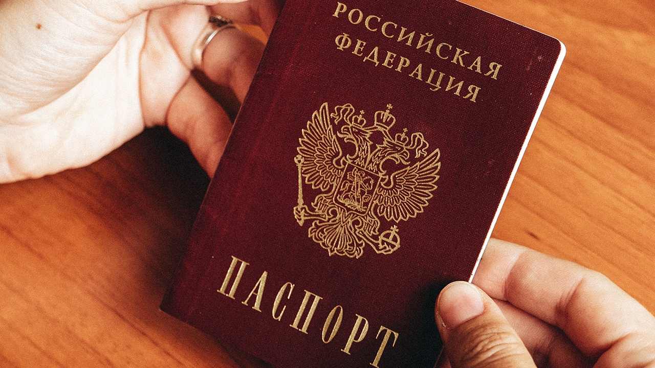 Депутат Дрожжина: в РФ могут бесплатно поставить штамп о группе крови в паспорт