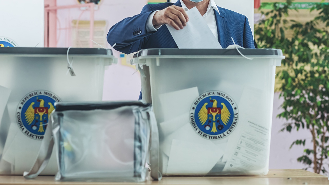 Вечер перемен: оппозиция набрала около 49% на парламентских выборах в Молдавии