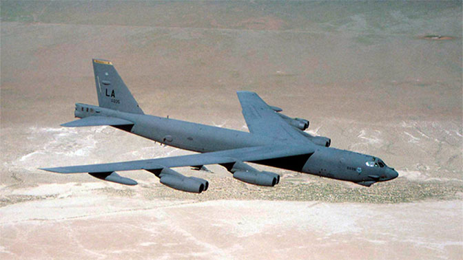 В Минобороны РФ рассказали о пролете американского B-52 возле границ России