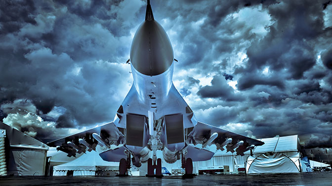 Самолет с сердечком. Открытка "самолёт". Русские самолеты в небе. Роберт макколл картины будущего. Томас робинсон земля будущего.