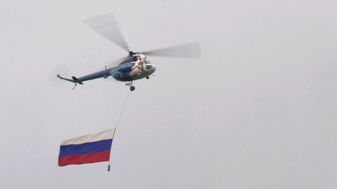 Легендарные вертолеты Ми-2 открыли ЧМ по плаванию среди военнослужащих