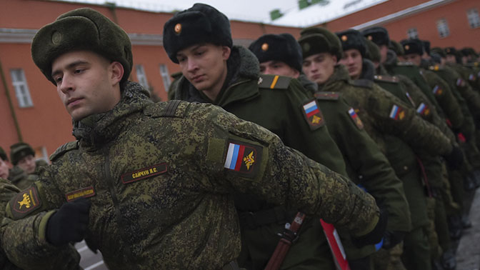 Срочная служба сколько. Военная служба. Срочная служба в армии. Солдат армии РФ срочники. Форма срочников в армии.