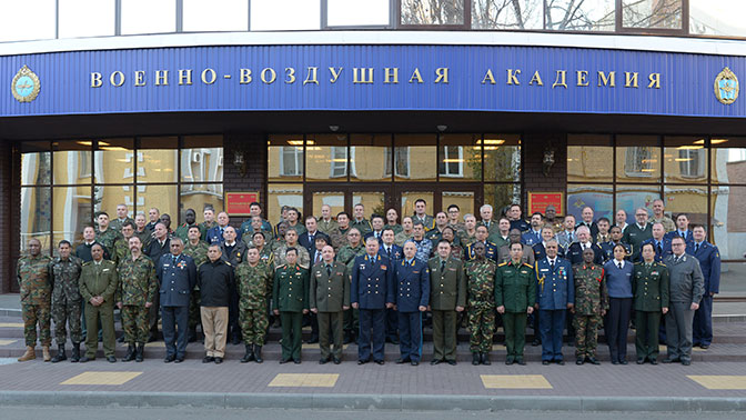 Военные атташе из более чем 50 стран посетили учебно-научный центр ВВС в Воронеже