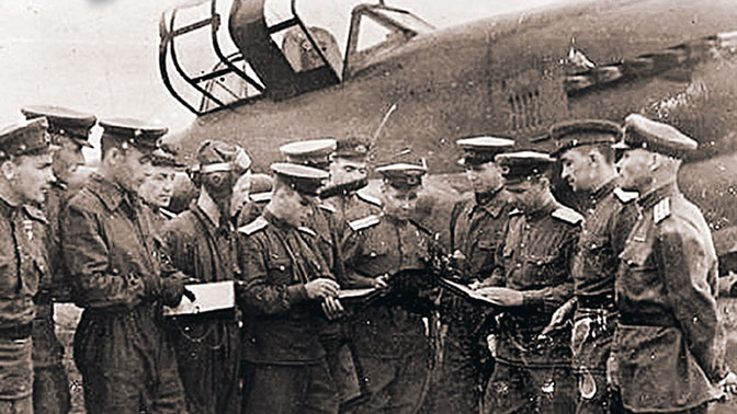 Горы трупов: как летчик Соколов уничтожил смертоносную колонну фашистов