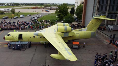 Первый с 2008 года серийный самолет-амфибия Бе-200ЧС собран в Таганроге