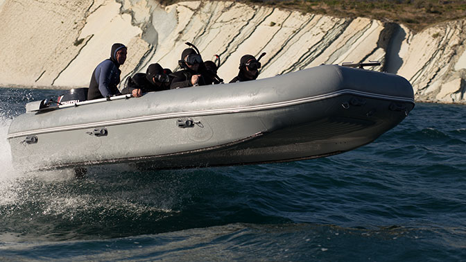 Первая надувная лодка с противопульной защитой создана в России