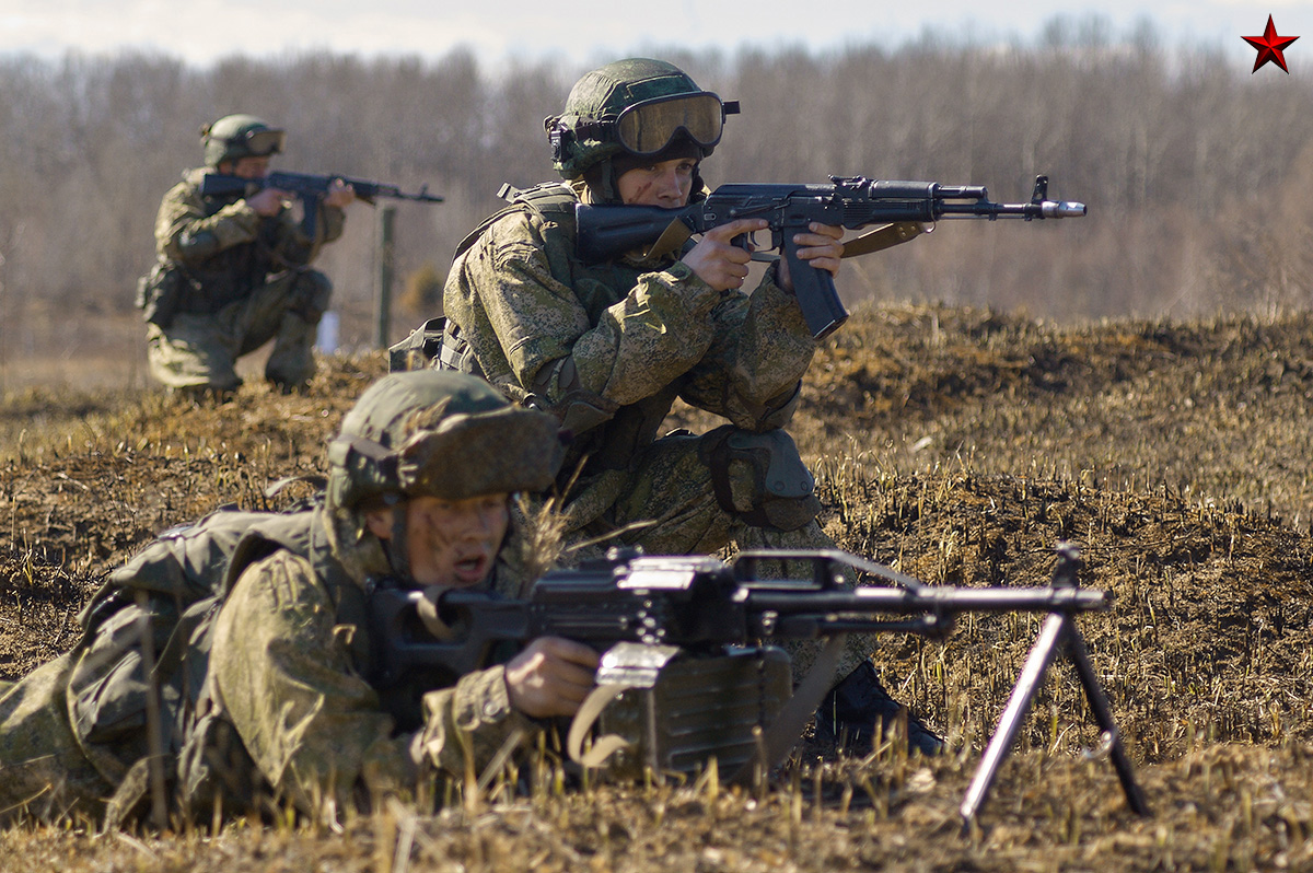 Военно третья. Учения 76 дивизии ВДВ. Современные солдаты в бою. Российская армия в бою. Мотострелки контрактники.