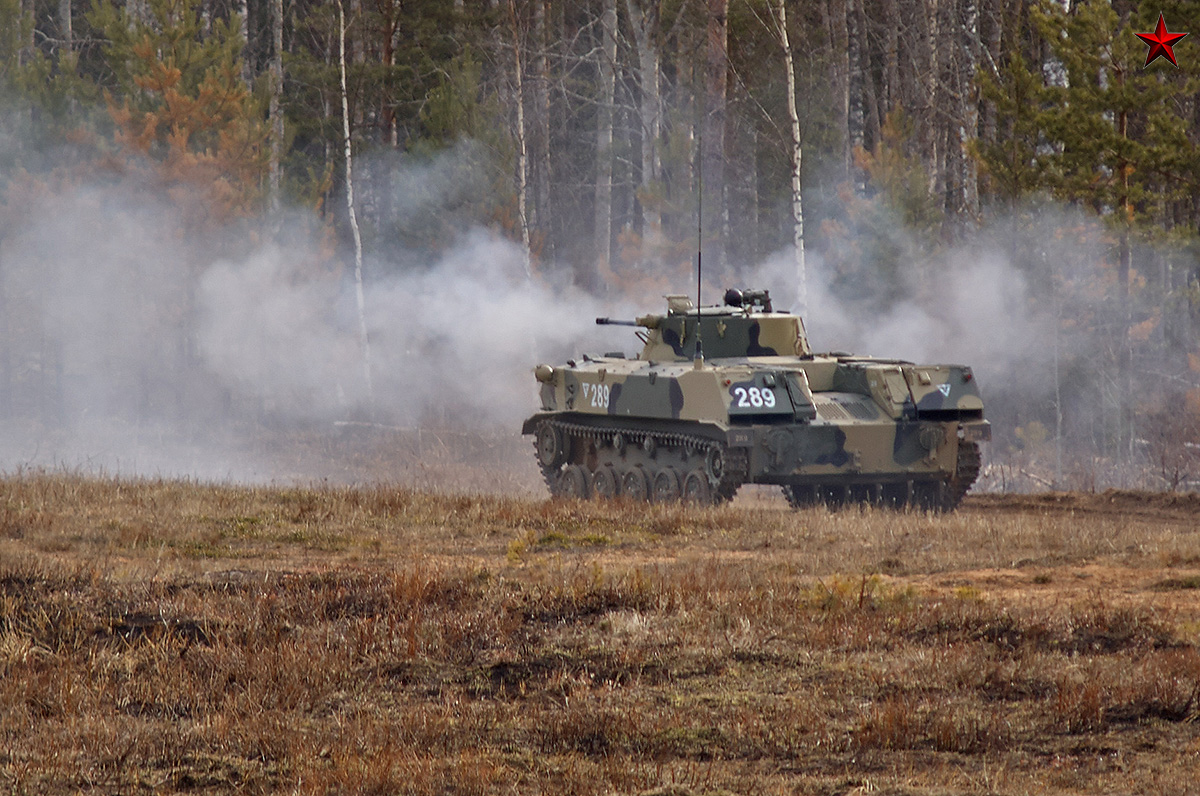 76 военнослужащих