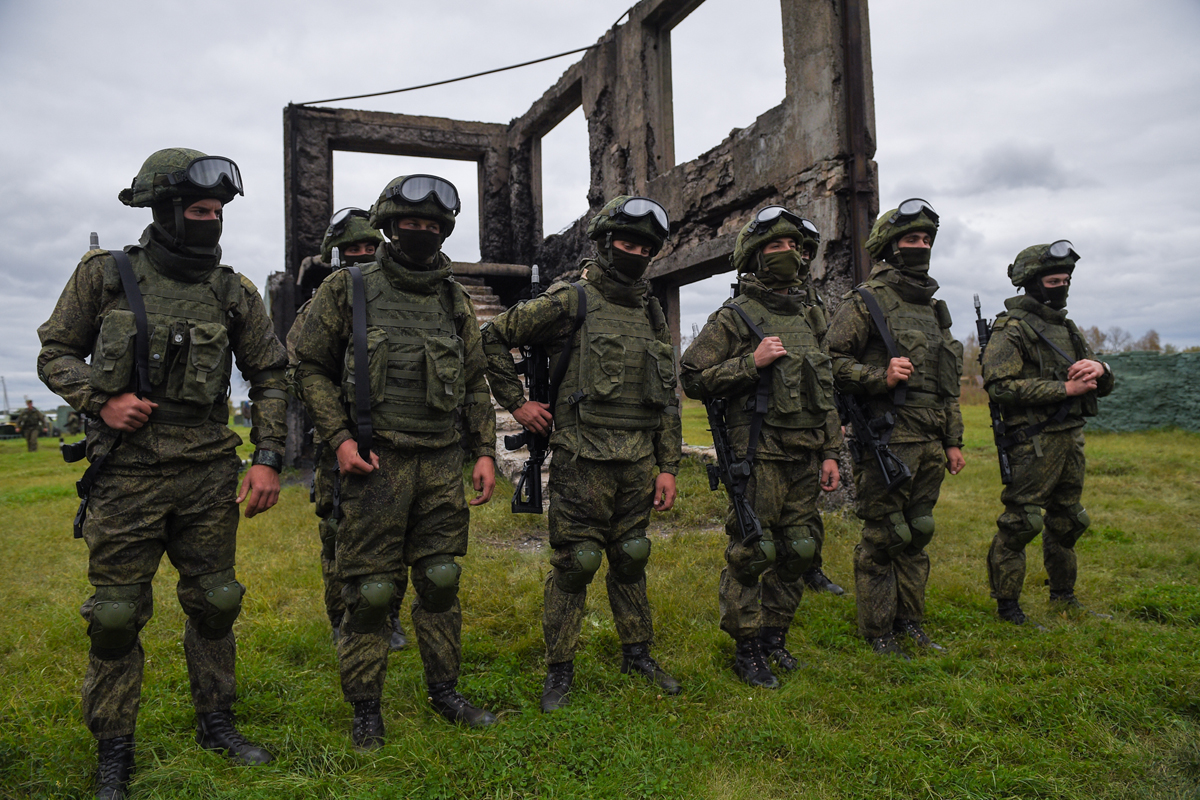 Выберите картинку где показан боец вс рф в комплекте боевой экипировки ратник