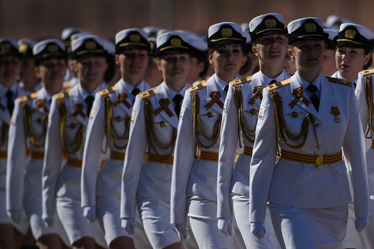 Парад победы в латвии. Парад 2017 год. Рввдку парад победы. Парад 2017 год. Курсанты рввдку на параде.