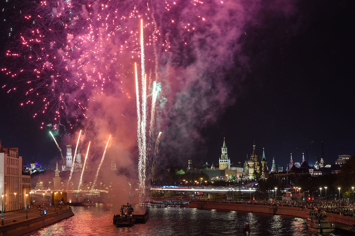 Столица отмечать. Москва центр притяжения.