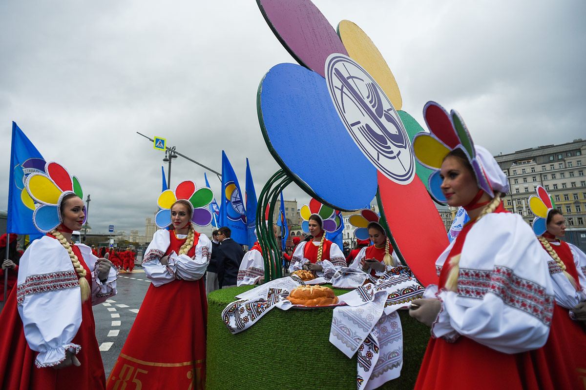 Фестиваль молодежи в москве