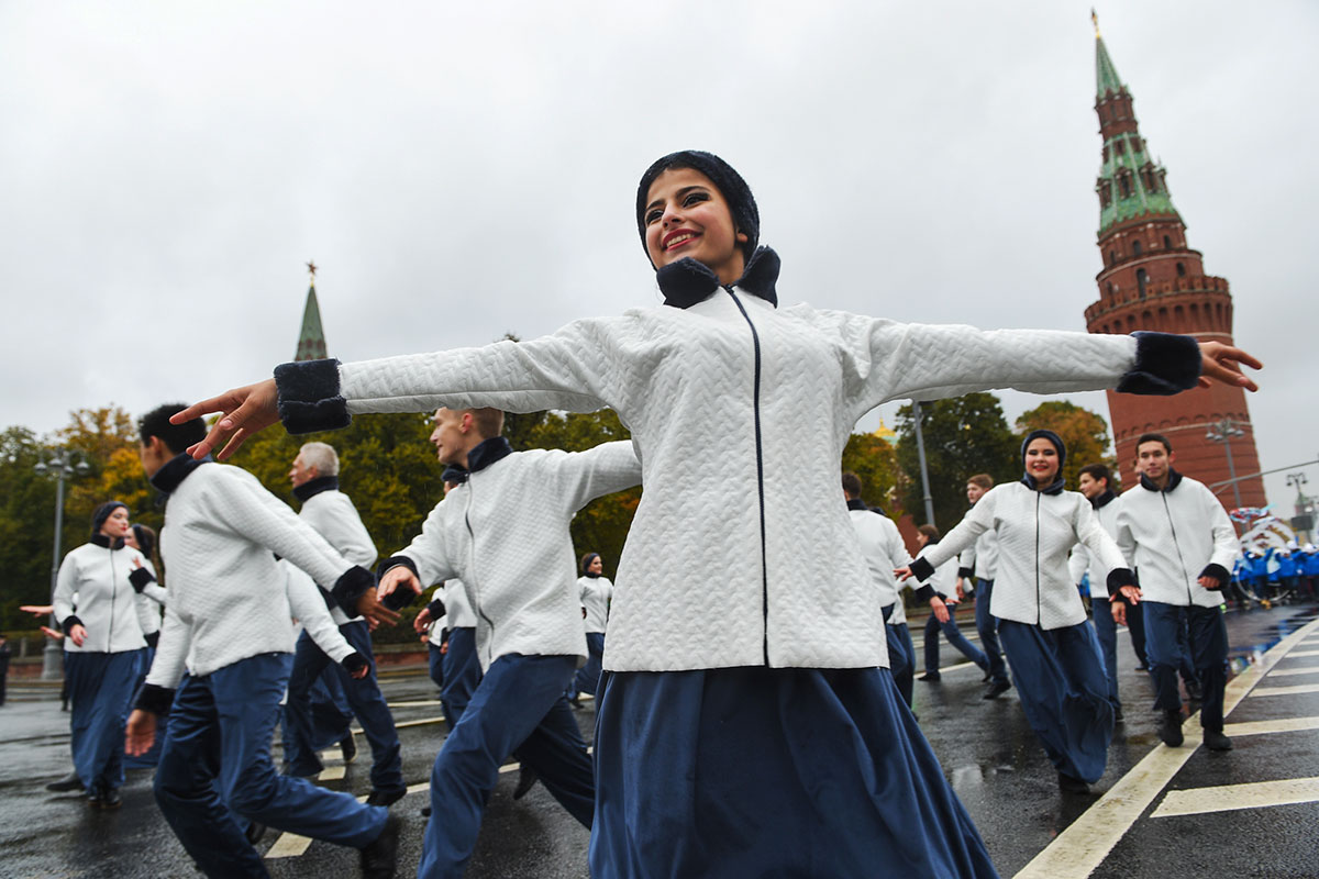 Какой парад проходил в москве