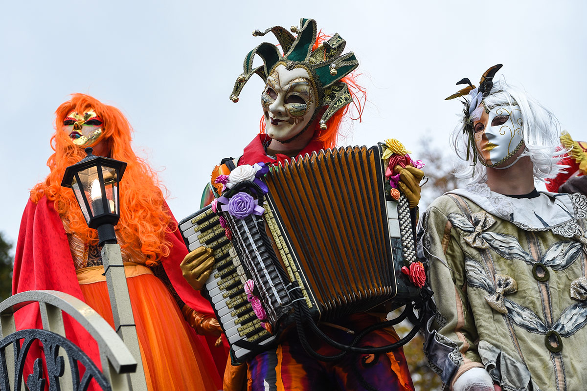 карнавал шествие. карнавал шествие. карнавальное шествие. карнавал шествие. карнавал санта-крус-де-тенерифе главное шествие.