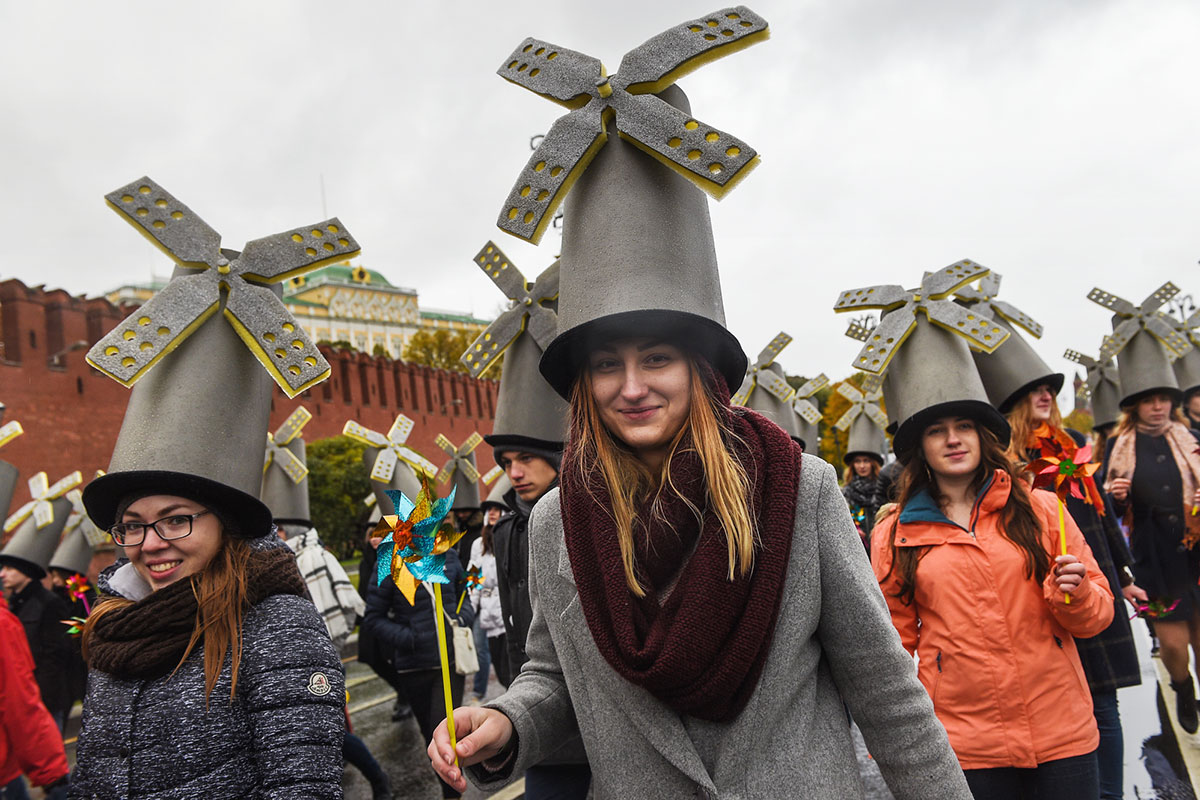 Carnival москва. Парад карнавал. Карнавальное шествие. Парад карнавальных костюмов на 1 июня. Карнавальное шествие подводные жители.