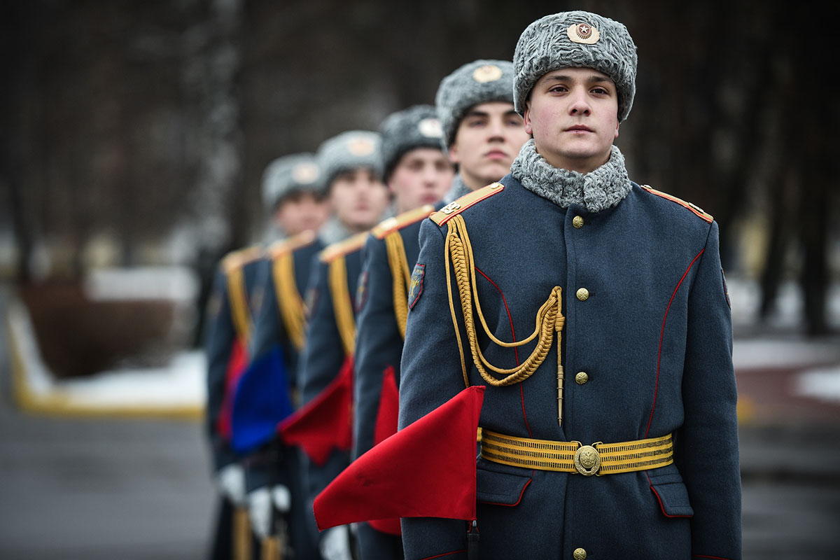 Московское высшее командное. Московское общевойсковое командное военное училище. МВВКУ Московское высшее командное училище. Курсанты Московское высшее общевойсковое командное училище. Московское высшее военное командное училище Кремлевские курсанты.