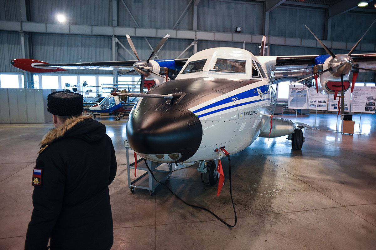 Уральский завод авиации. Самолет l-410 узга. Уральский завод гражданской авиации узга. Diamond da 42 узга. Л-410 узга.