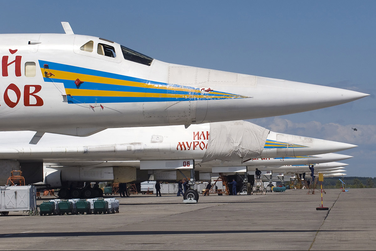 Ту 160 сверхзвуковой самолет вооружение. Ту-160м. Лебедь самолет ту 160. Ту-160 белый лебедь. Самолет ту 160м.