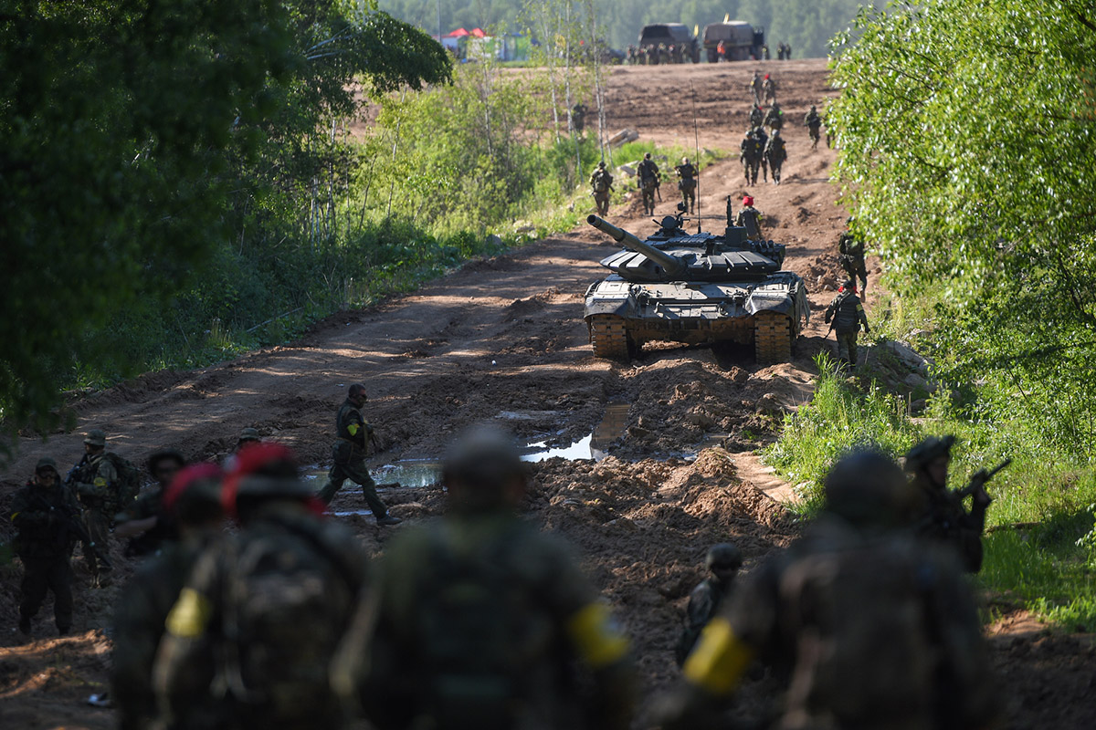 Продержаться сутки на броне: в Алабино прошла масштабная военная игра