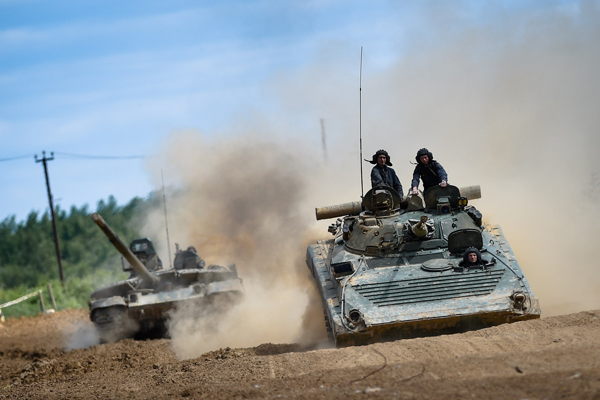 «Поле боя держится на танках»: обкатка новейших модификаций  Т-80, Т-72Б3 и БМП-2  