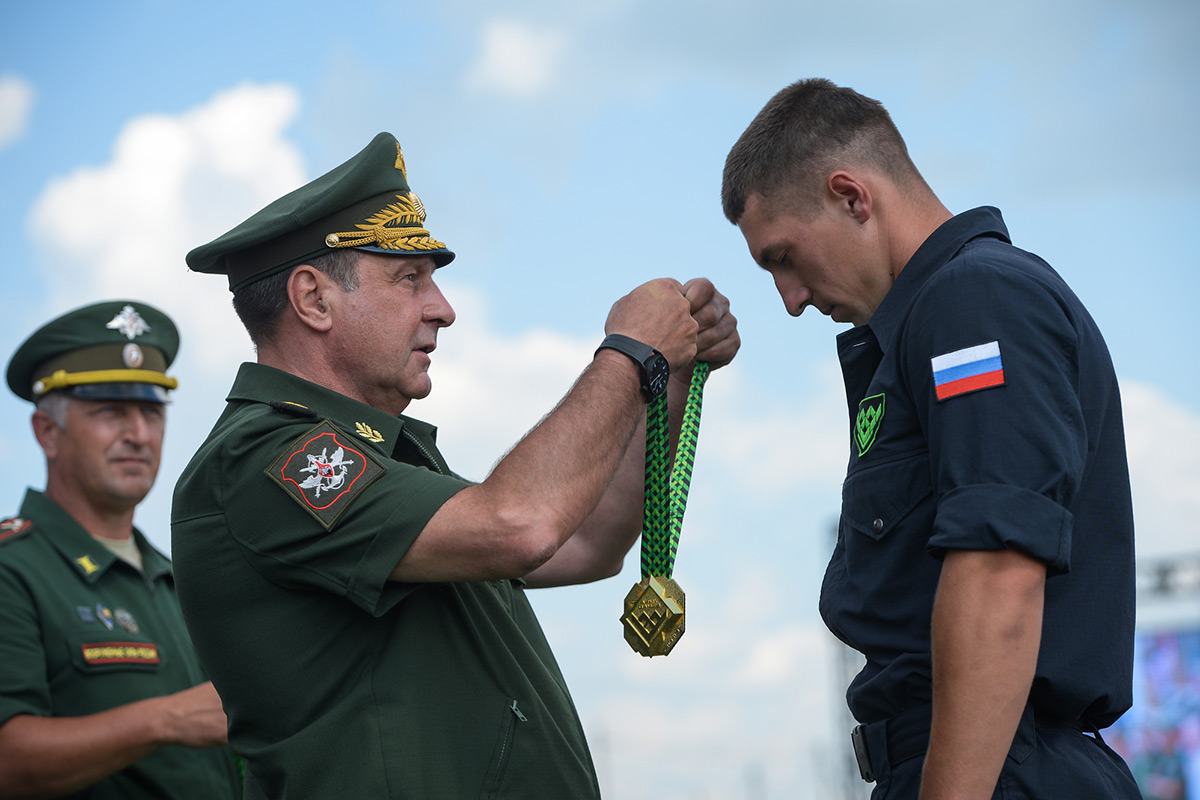 Стали военными