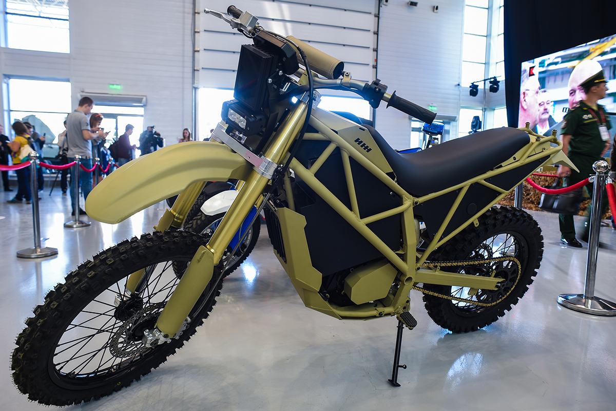 «Костюм Терминатора», новый АК и бесшумный мотоцикл: что нового показали на «Армии-2018»