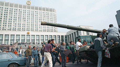 Кровавая баня отменяется: почему танки не открыли огонь по людям в Москве 19 августа